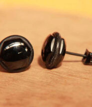 Des boucles d'oreilles pour homme